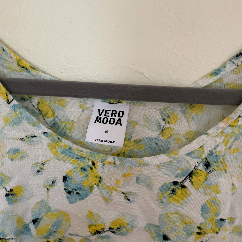 Vero Moda Crop Top - Picture 2 of 3
